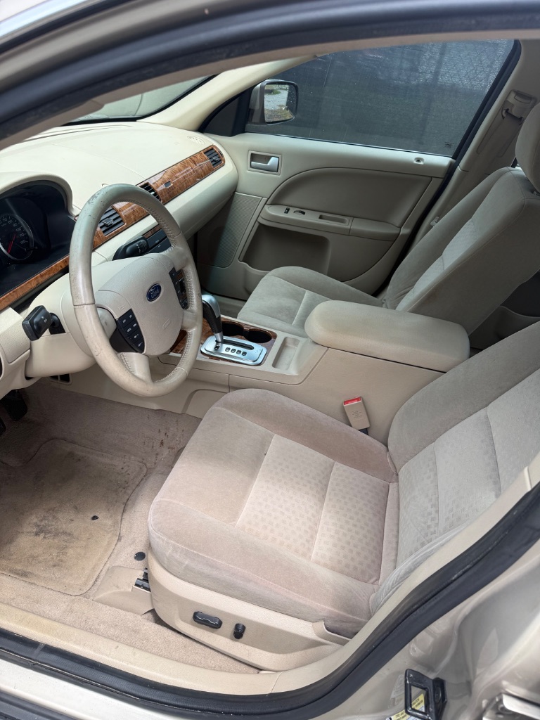 2005 Ford Five Hundred SEL - Photo 11