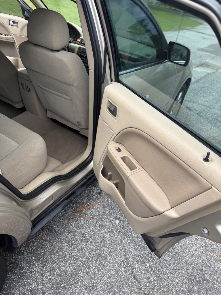 2005 Ford Five Hundred SEL - Photo 8
