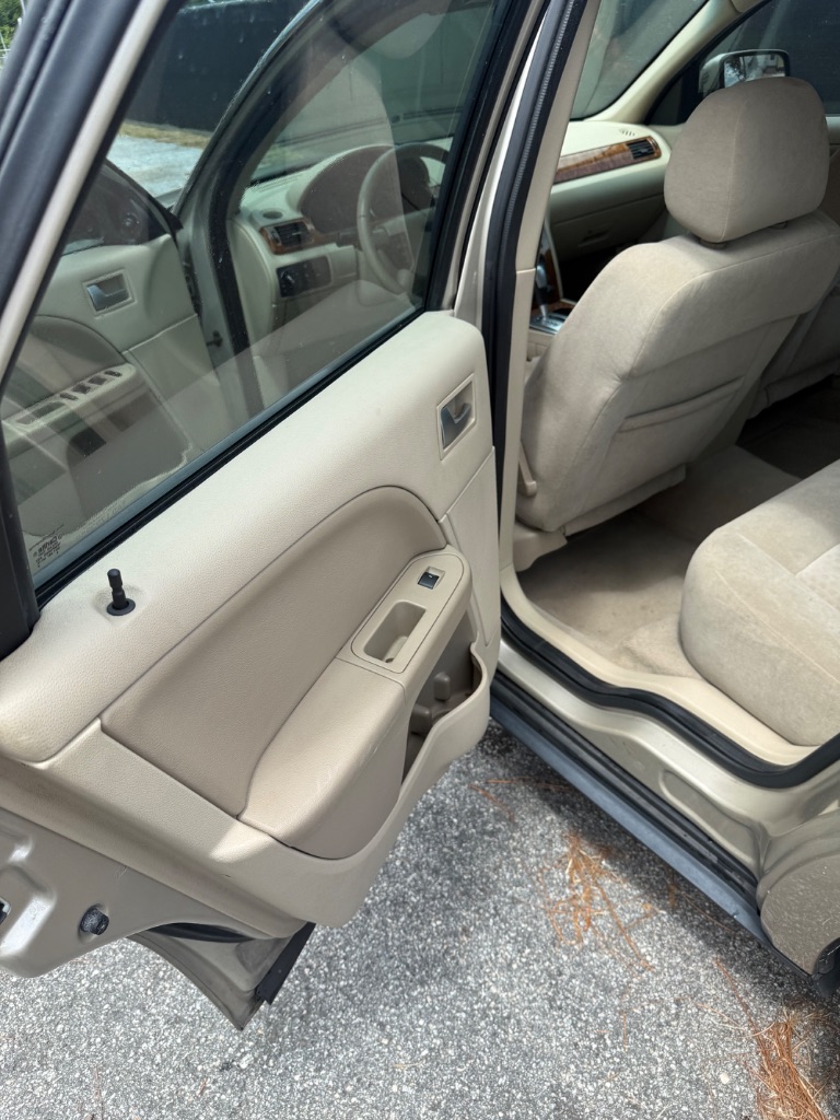 2005 Ford Five Hundred SEL - Photo 9