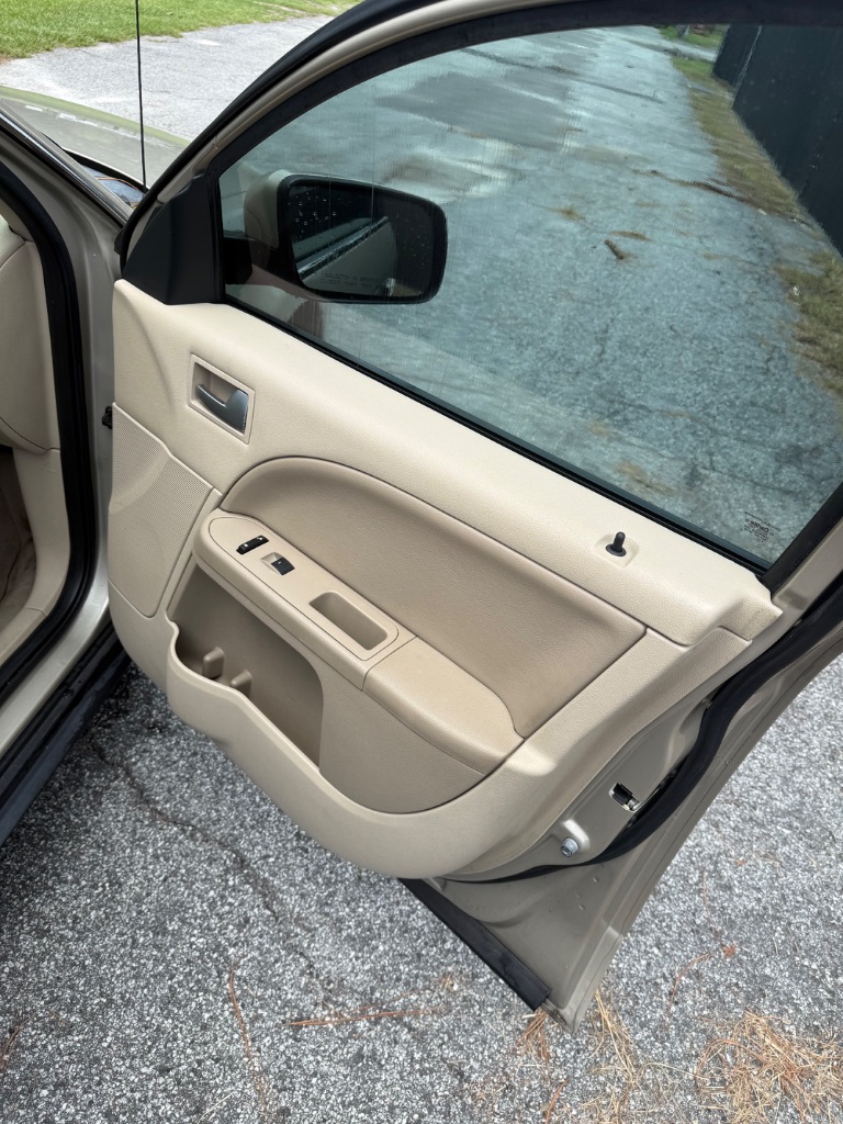 2005 Ford Five Hundred SEL - Photo 7
